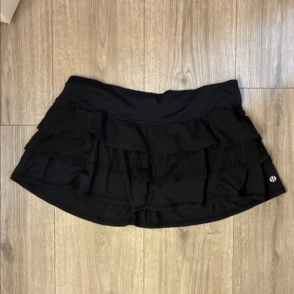 Lululemon nothing to hide Ruffled mini skirt size 6 - Picture 2 of 5